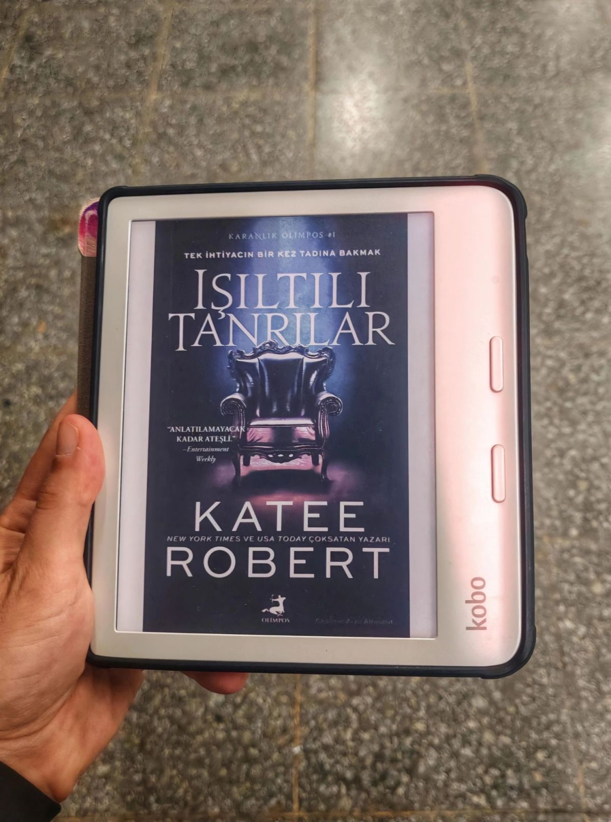 IŞILTILI TANRILAR (KARANLIK OLİMPOS&nbsp;#1)